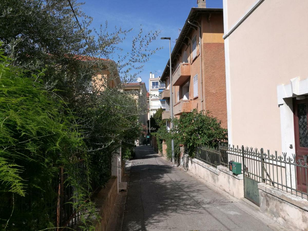 L'Amandine ,45 M2 Terrasse Et Garage Centre Ville Saint-Raphaël Εξωτερικό φωτογραφία